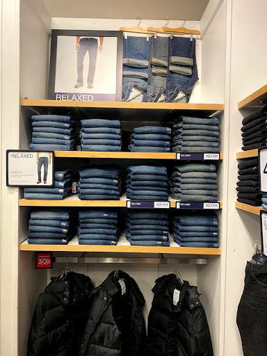 Clothing Store «Gap Outlet», reviews and photos, 640 Bergen Town Center, Paramus, NJ 07652, USA