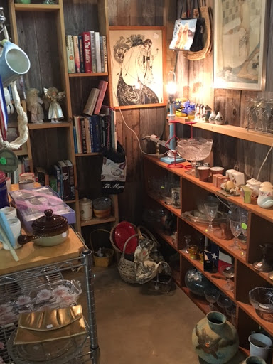 Antique Store «A Unique Boutique Antique Mall», reviews and photos, 218 E Kingsbury St, Seguin, TX 78155, USA
