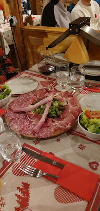 Raclette du Restaurant français Le Chesery à Châtel - n°9