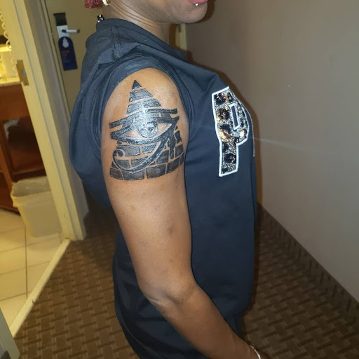 Tattoo Shop «To the Point Tattoo Studio», reviews and photos, 14049 S Cicero Ave, Crestwood, IL 60445, USA