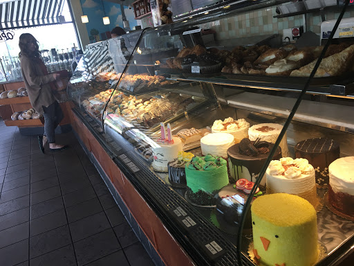 Shopping Mall «Shops At Dos Lagos», reviews and photos, 2780 Cabot Dr #140, Corona, CA 92883, USA