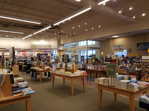 Book Store «Barnes & Noble Booksellers The Shops at River Crossing», reviews and photos, 8675 River Crossing Blvd, Indianapolis, IN 46240, USA