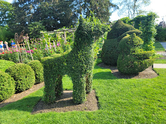 Green Animals Topiary Gardens