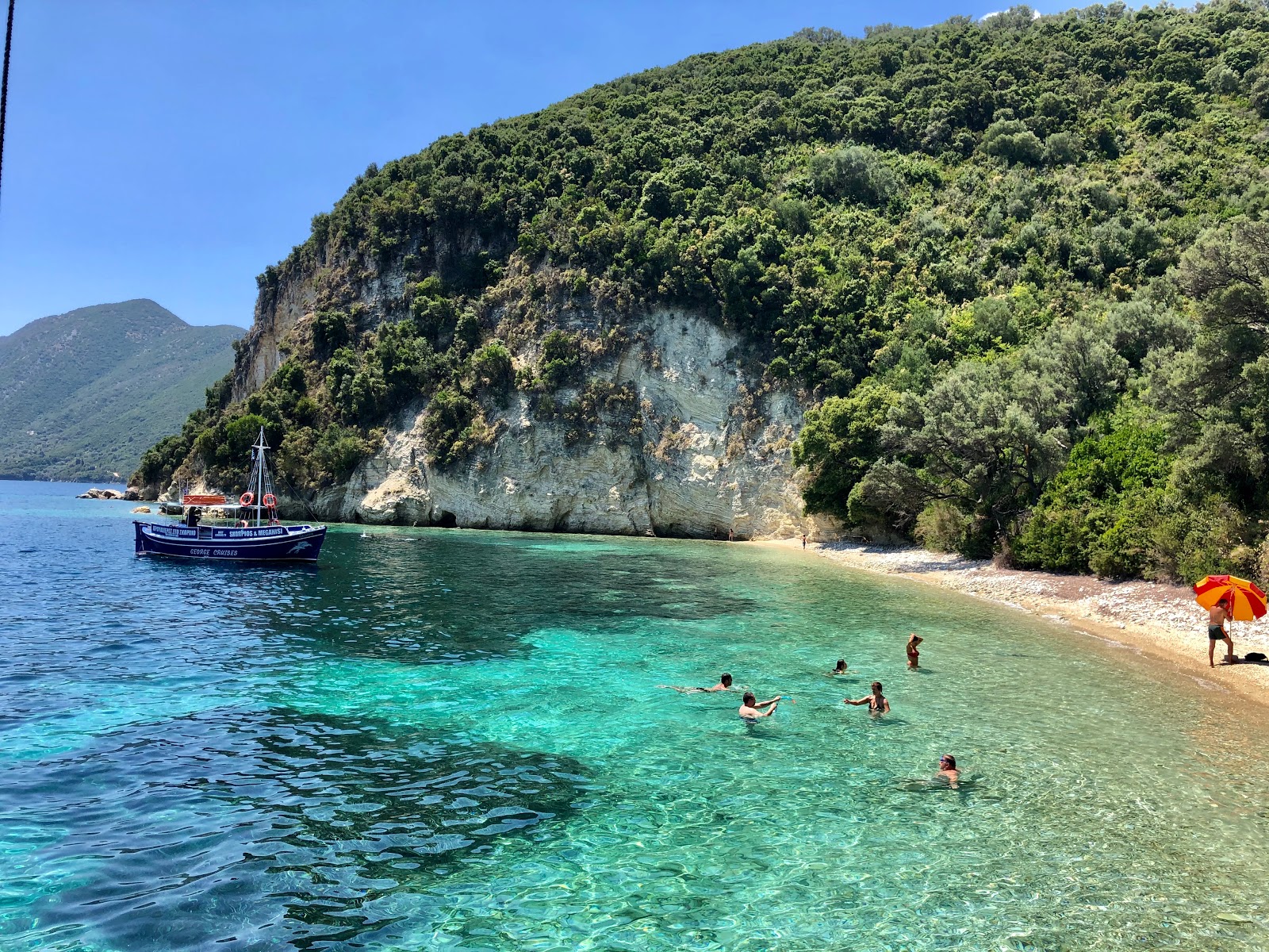 Foto van Lakka Strand met ruim strand