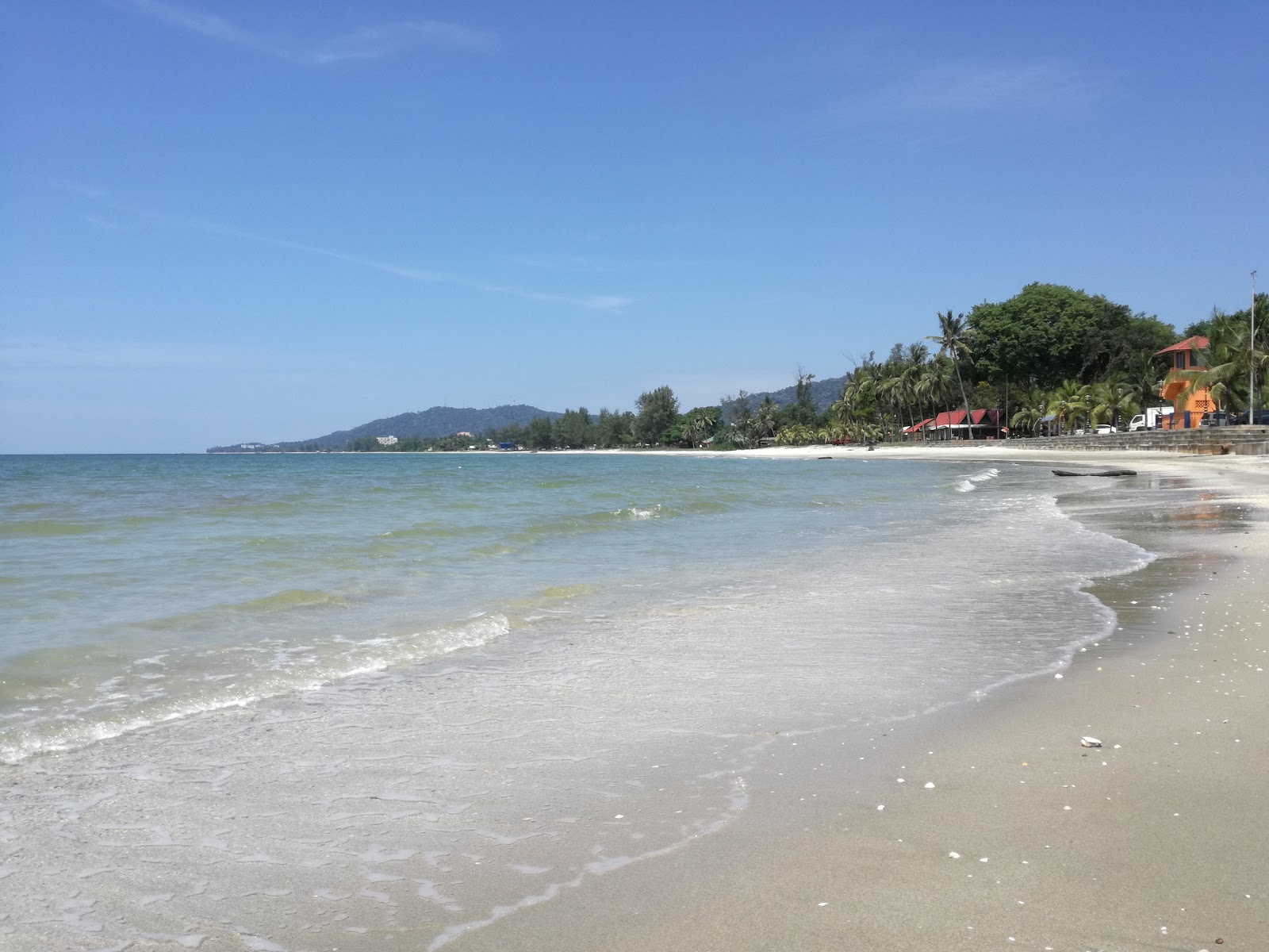 Fotografija Beserah Beach z dolga ravna obala