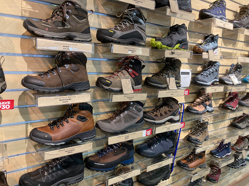Outdoor Sports Store «Eastern Mountain Sports», reviews and photos, 1475 Western Ave, Albany, NY 12203, USA
