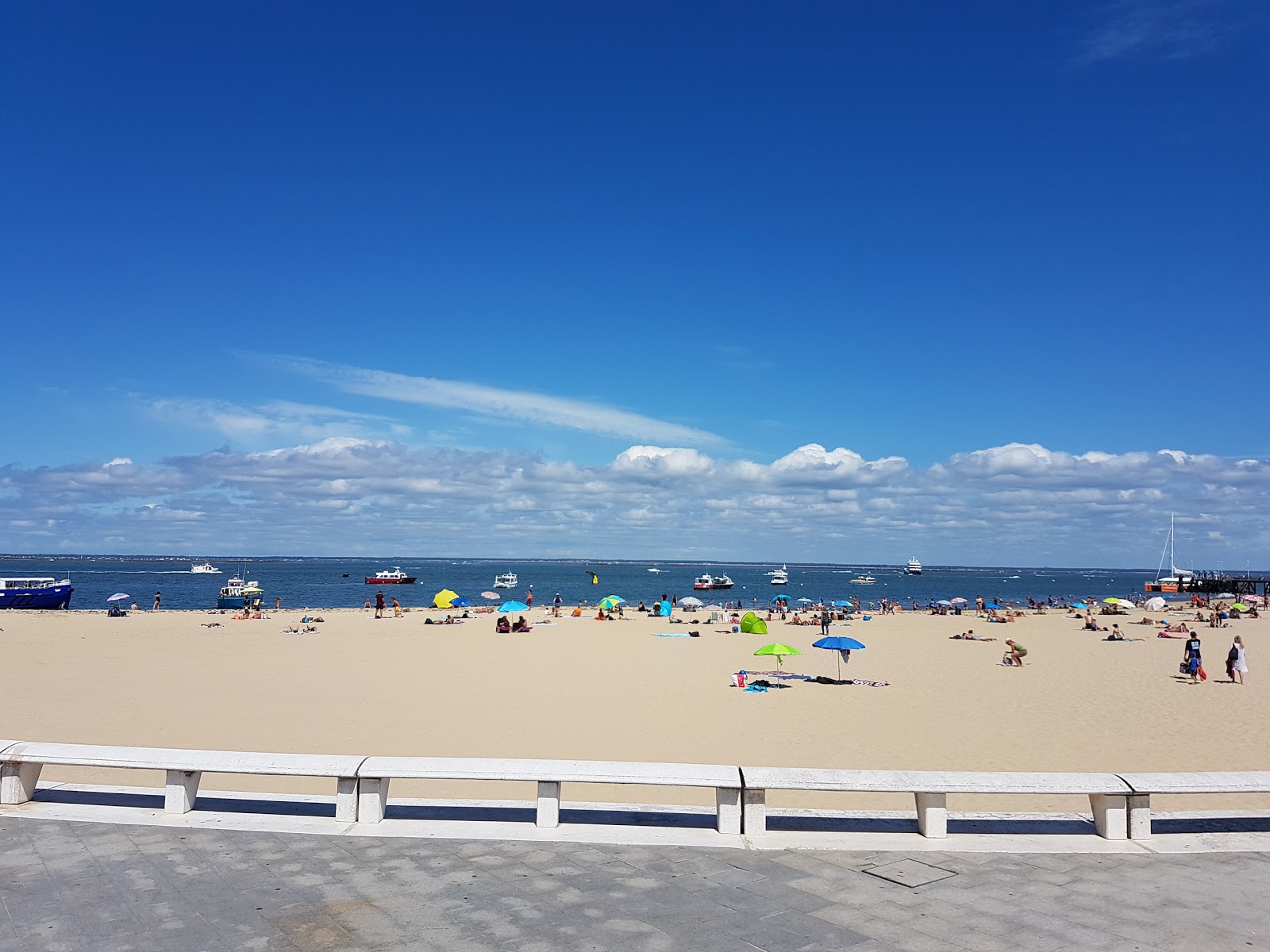 Photo of Arcachon Beach with turquoise pure water surface