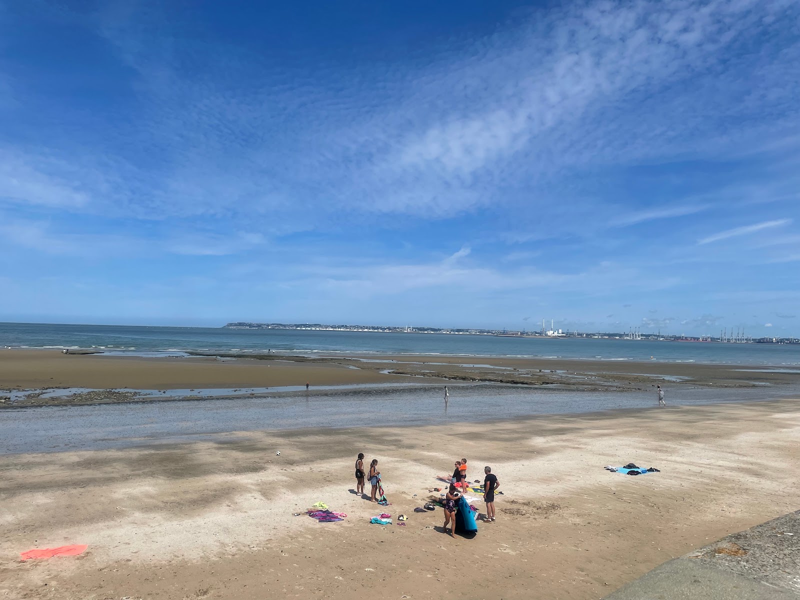 Foto von Villerville Strand mit geräumiger strand