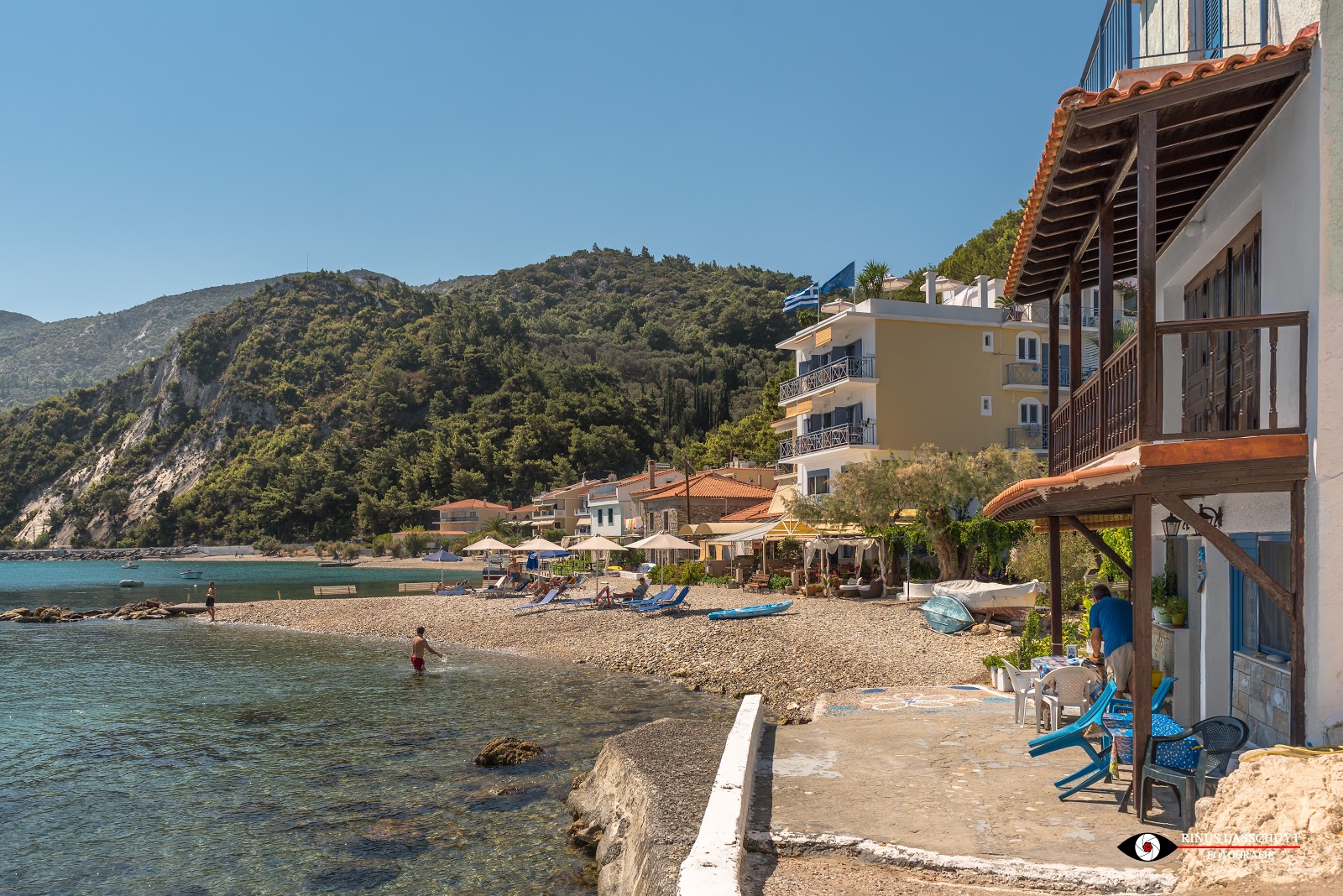 Avlakia beach III的照片 带有一条直的海岸线