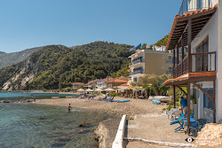 Avlakia beach III'in fotoğrafı düz bir kıyı şeridi ile birlikte