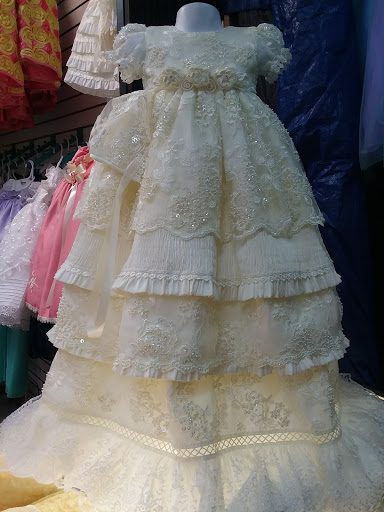 Flea Market «Fox Valley Flea Market», reviews and photos, 840 N State St, Elgin, IL 60123, USA