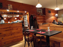 Atmosphère du Restaurant Les Fondus de la Raclette Paris 11° Parmentier - n°3