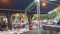 Atmosphère du Restaurant La Guinguette Chez Patou à Saint-Martin-d'Ardèche - n°17