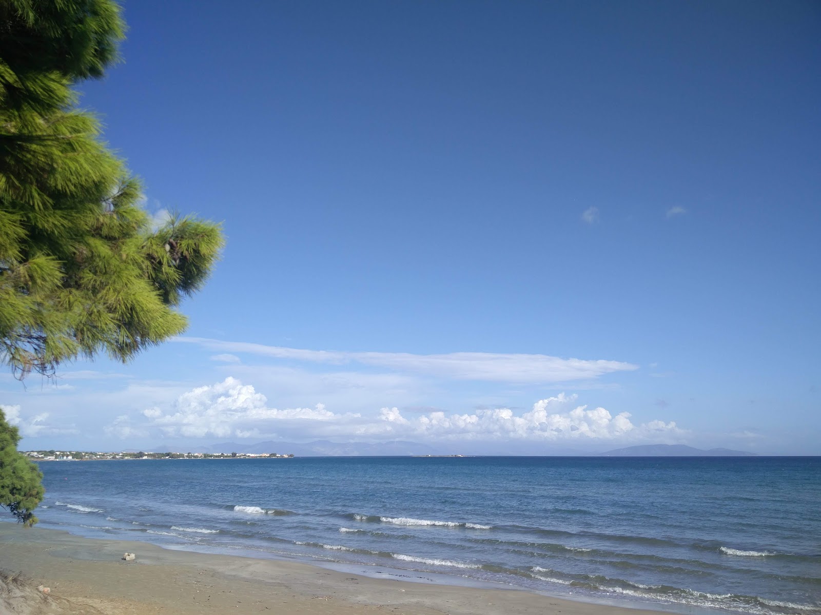 Artemis beach photo #7