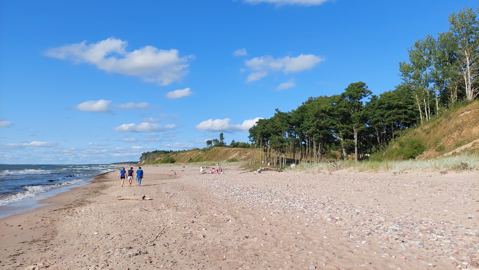 Φωτογραφία του 57 parallels beach με μακρά ευθεία ακτή