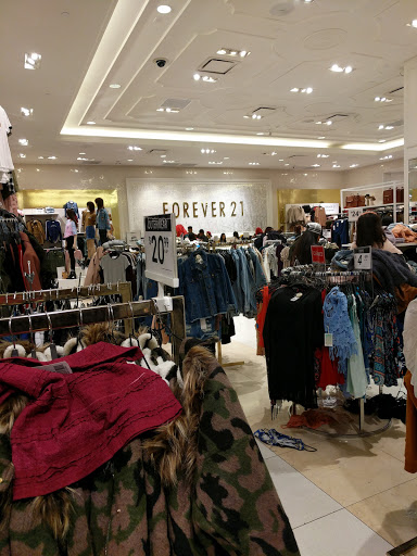 Clothing Store «Forever 21», reviews and photos, 14006 Riverside Dr # 35, Sherman Oaks, CA 91423, USA