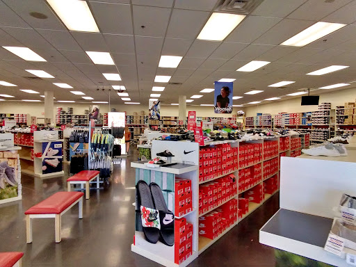 Shoe Store «Famous Footwear», reviews and photos, 1445 Dallas Hwy, Waxahachie, TX 75165, USA