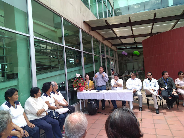 Comentarios y opiniones de Dirección Provincial IESS Santo Domingo, BIESS, Centro Médico Integral Geronto y Geriátrico