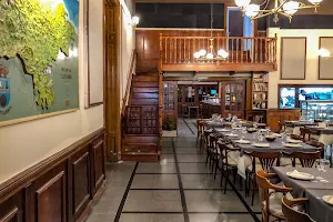 Restaurant Montanes image