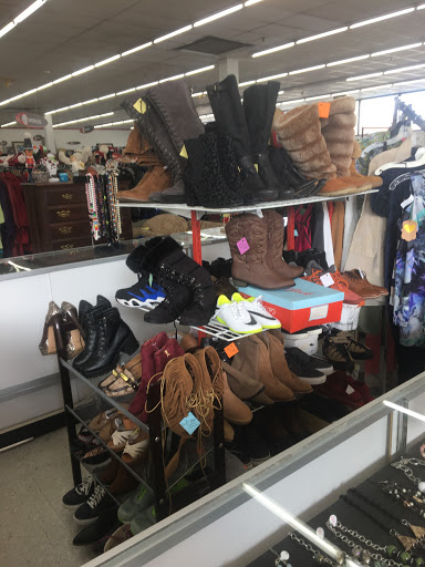 Thrift Store «Value World», reviews and photos, 11900 Detroit Ave, Lakewood, OH 44107, USA