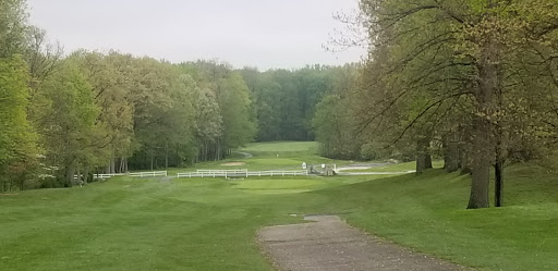 Golf Course «Chenoweth Golf Course & Banquet Facility», reviews and photos, 3087 Chenoweth Rd, Akron, OH 44312, USA