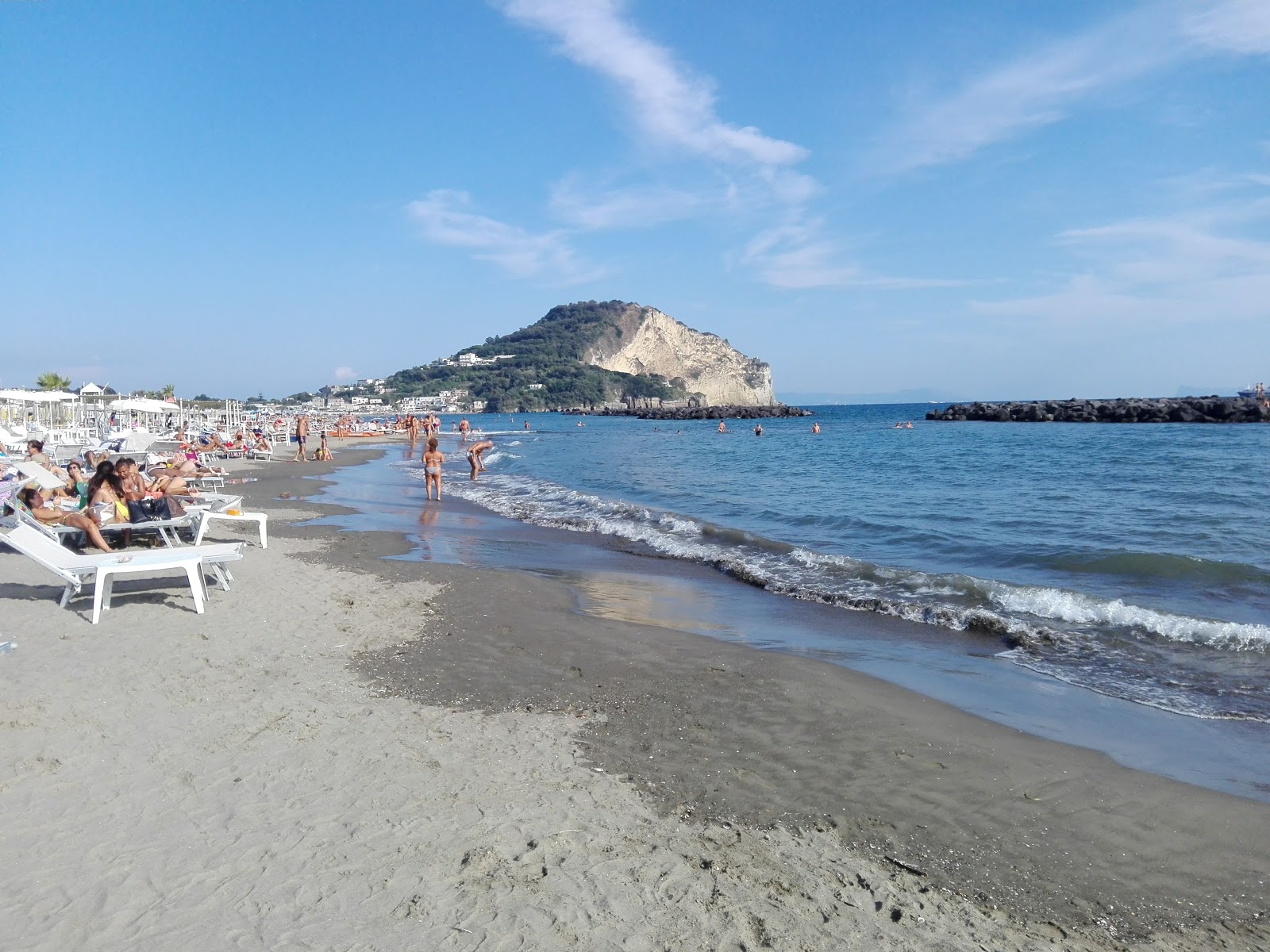 Foto di Spiaggia di Miseno e l'insediamento