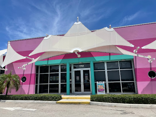 Thrift Store «Out of the Closet - Fort Lauderdale», reviews and photos, 1785 E Sunrise Blvd, Fort Lauderdale, FL 33304, USA