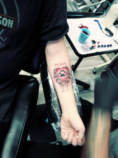 Tattoo Shop «River Rat Tattoos», reviews and photos, 965 N Walnut Ave, New Braunfels, TX 78130, USA