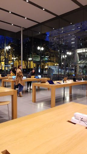 Computer Store «Apple Pioneer Place», reviews and photos, 450 SW Yamhill St, Portland, OR 97204, USA