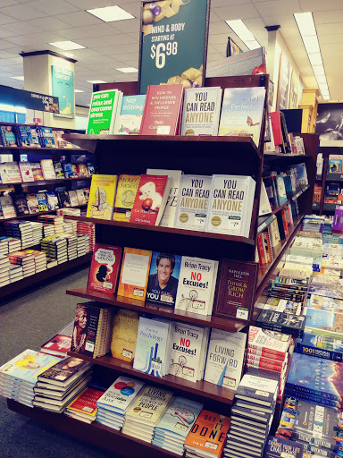 Book Store «Barnes & Noble Booksellers», reviews and photos, 1739 Olentangy River Rd, Columbus, OH 43212, USA