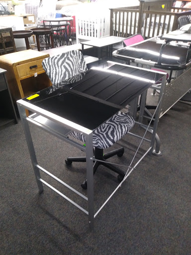 Department Store «Santa Fe Seconds», reviews and photos, 8615 Long Beach Blvd, South Gate, CA 90280, USA