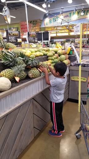 Grocery Store «Fresh Thyme Farmers Market - Omaha», reviews and photos, 14949 Evans Plaza, Omaha, NE 68116, USA