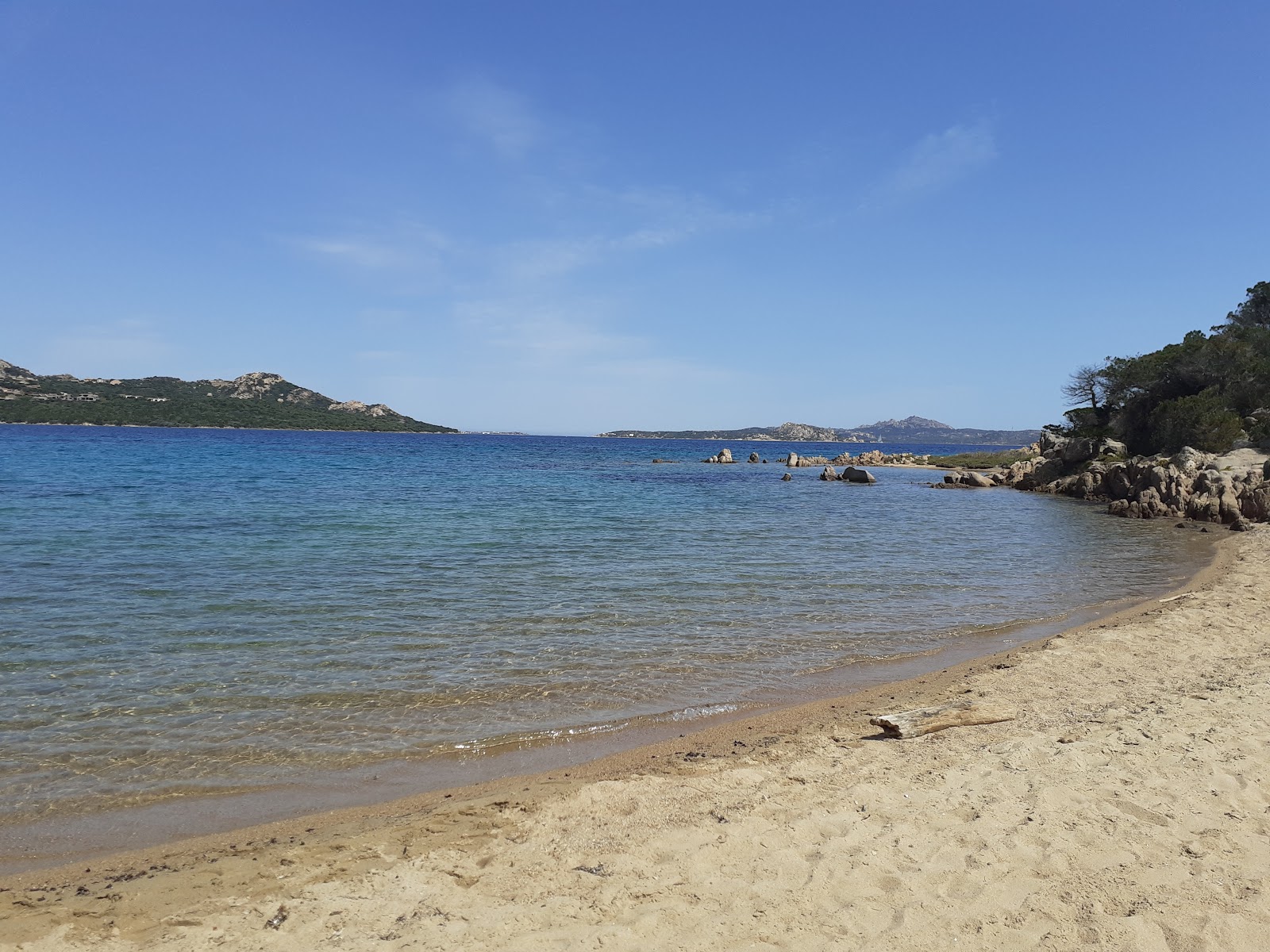 Foto di Cala Yaya Zeta con una superficie del acqua cristallina