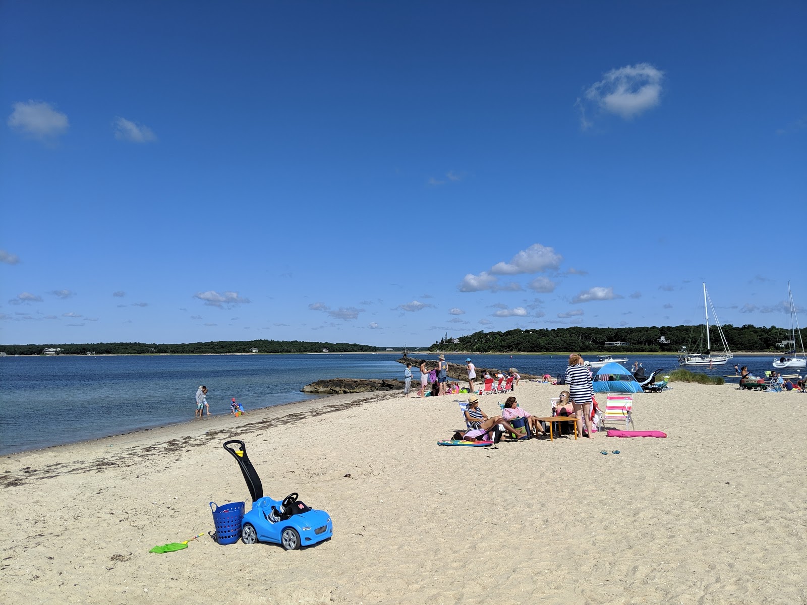 Fotografie cu Megansett Beach cu o suprafață de nisip strălucitor