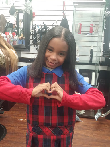 Beauty Salon «El Pueblo Dominican Hair Salon», reviews and photos, 270 S 52nd St, Philadelphia, PA 19139, USA