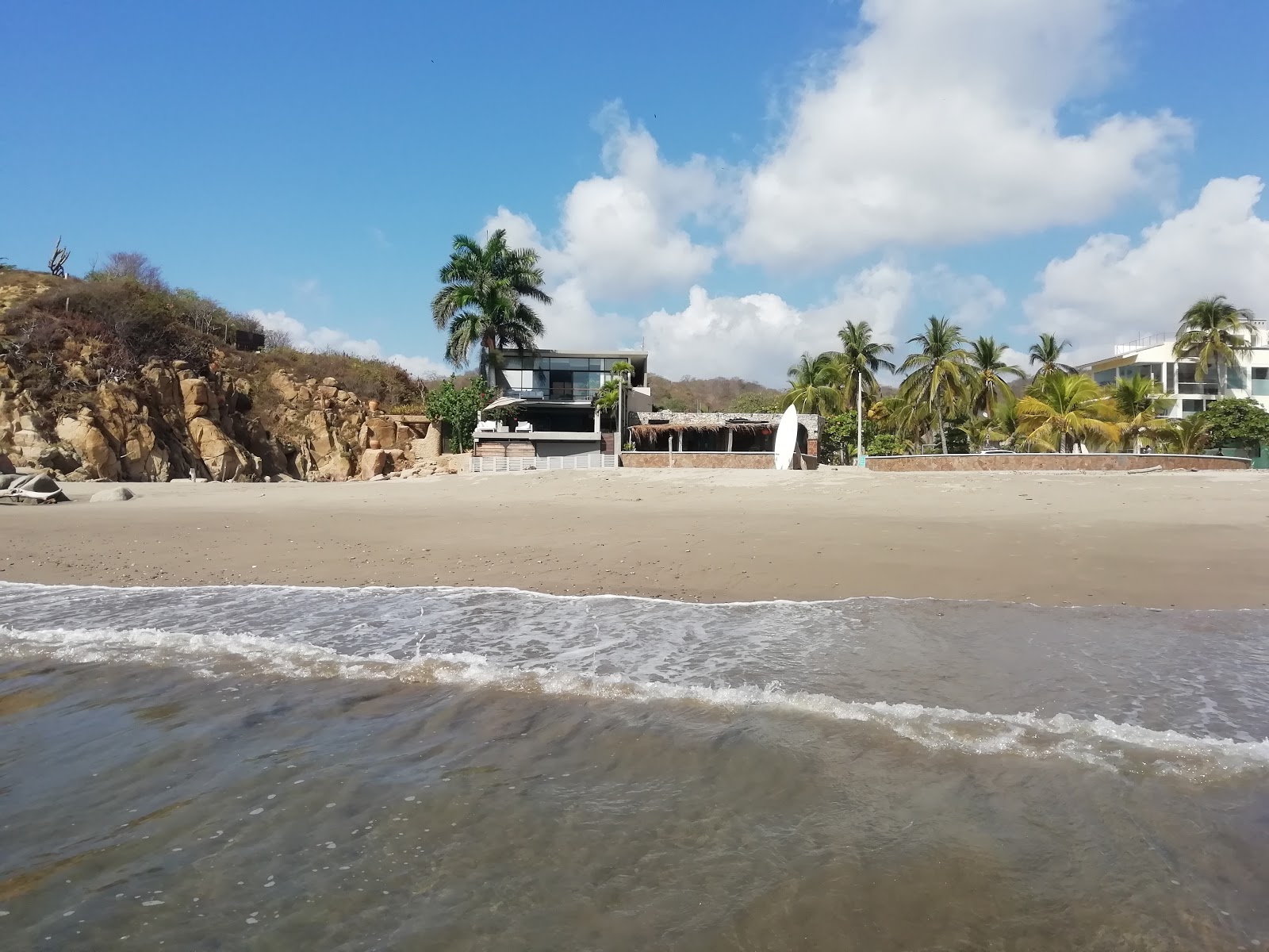 Foto de Bocana beach área de servicios