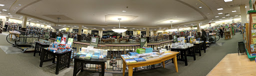 Book Store «Barnes & Noble», reviews and photos, 91 Old Country Rd, Carle Place, NY 11514, USA