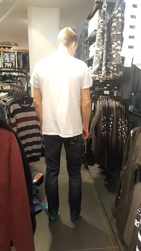 Stores to buy men's jeans Prague