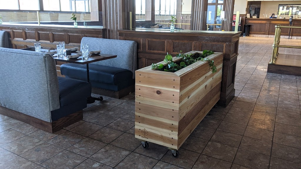 Dodie's Dockside 44052