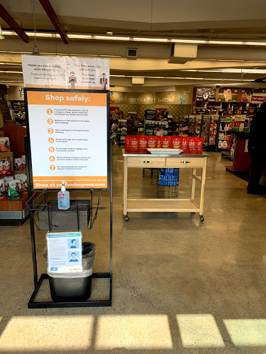 Pet Supply Store «Pet Food Express», reviews and photos, 9153 W Olympic Blvd, Beverly Hills, CA 90212, USA