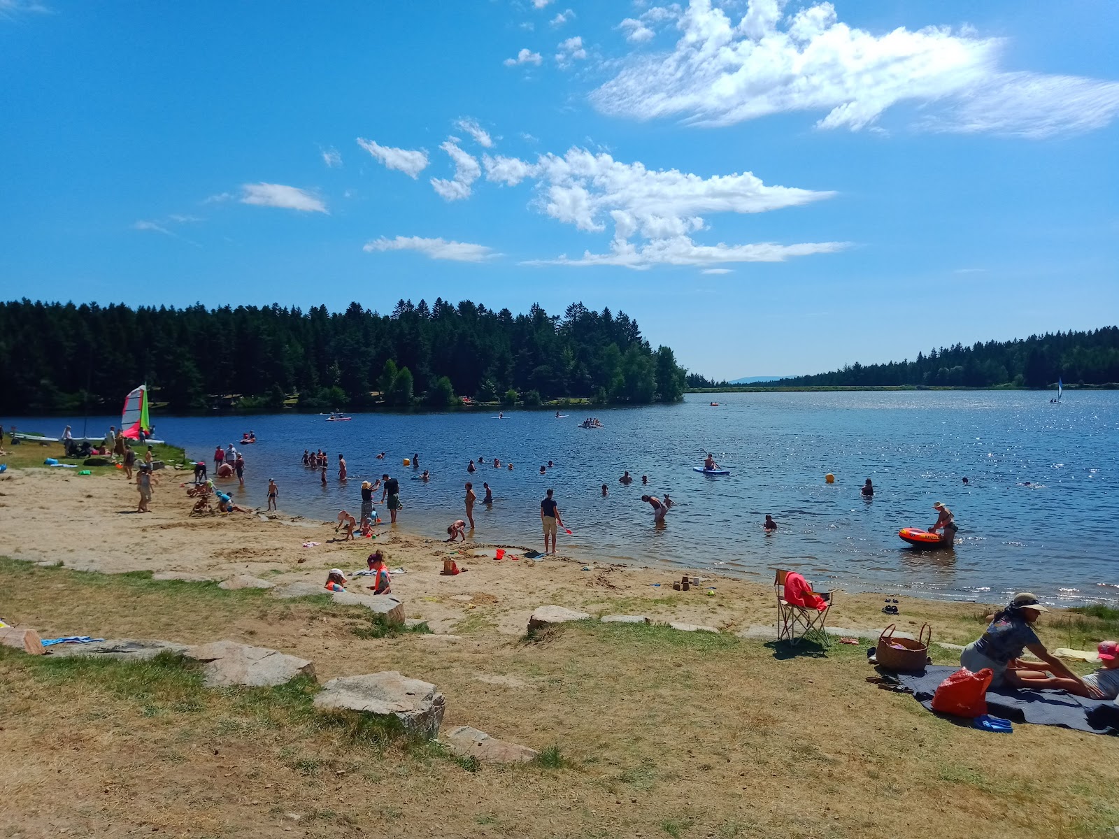 Plage du lac de Devesset'in fotoğrafı çok temiz temizlik seviyesi ile