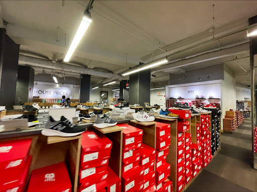 Shoe Store «DSW Designer Shoe Warehouse», reviews and photos, 385 Washington St, Boston, MA 02108, USA