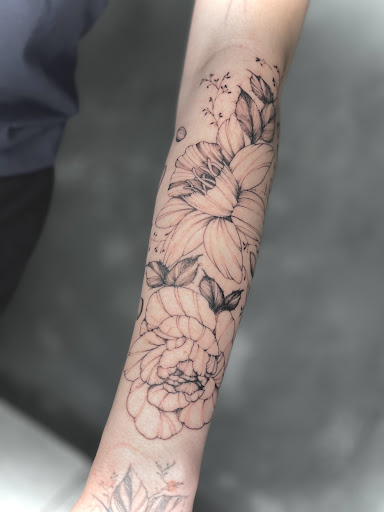 Explore small compass tattoo ideas, creative tattoo ideas in Southampton, available at Le Uke Tattoo Studio