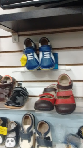 Flea Market «Fox Valley Flea Market», reviews and photos, 840 N State St, Elgin, IL 60123, USA