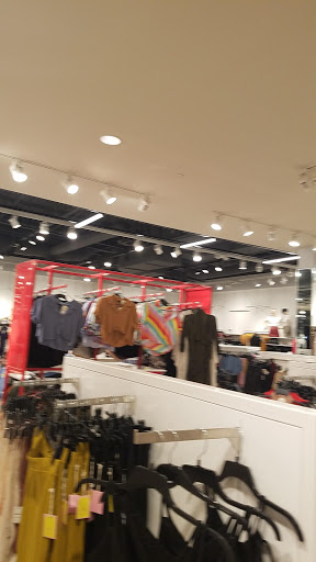 Clothing Store «F21 RED», reviews and photos, 2615 Medical Center Pkwy #2300, Murfreesboro, TN 37129, USA