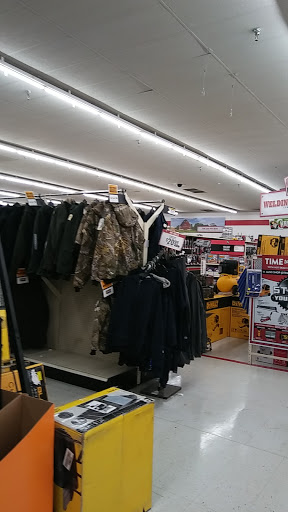 Home Improvement Store «Tractor Supply Co.», reviews and photos, 230 W Park, Lawrenceburg, KY 40342, USA