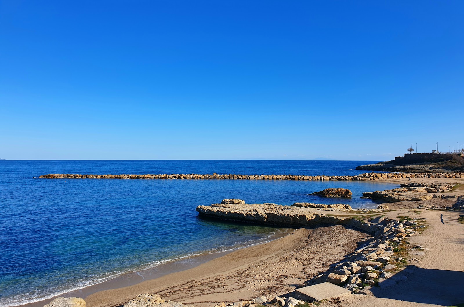 Foto di Acque Dolci Beach con una superficie del acqua cristallina