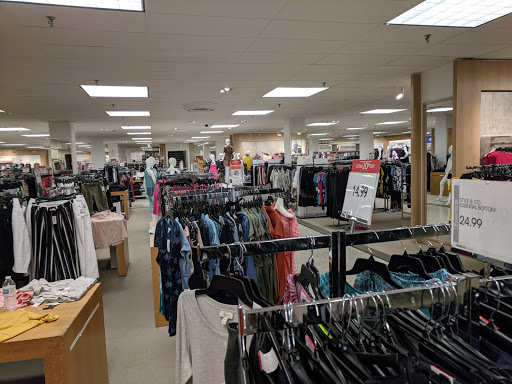 Shopping Mall «Roosevelt Mall», reviews and photos, 2339 Cottman Ave #1, Philadelphia, PA 19149, USA