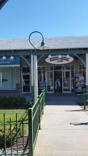 Outlet Mall «Tanger Outlet Westbrook», reviews and photos, 314 Flat Rock Pl, Westbrook, CT 06498, USA