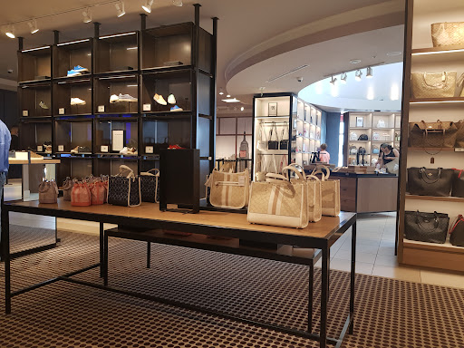 Shopping Mall «Woodburn Premium Outlets», reviews and photos, 1001 N Arney Rd, Woodburn, OR 97071, USA